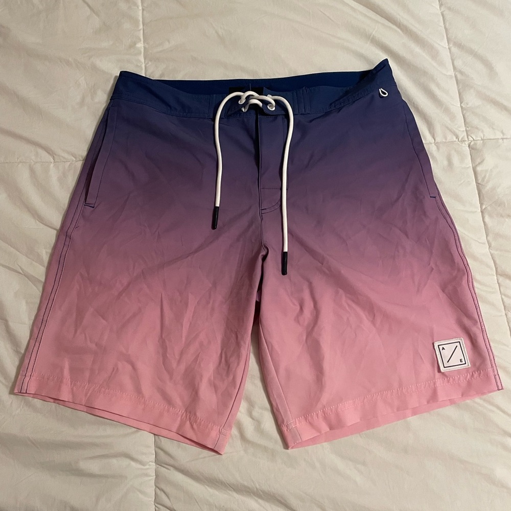 🤿 American Eagle Men’s Ombré Swim Trunks
